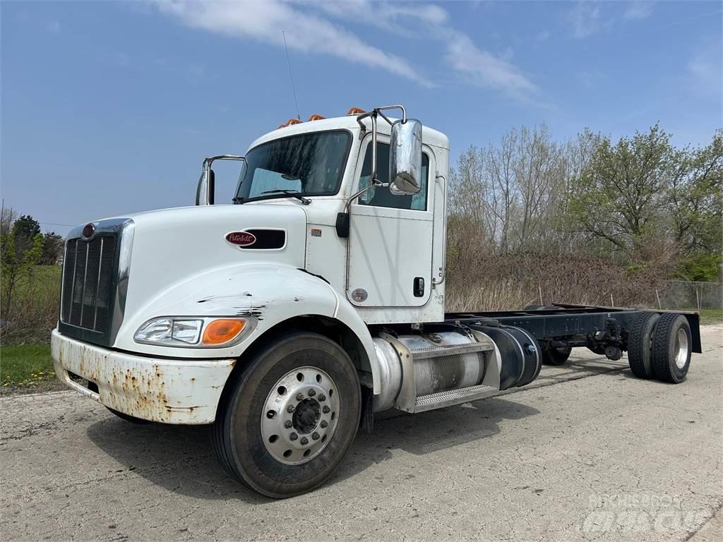 Peterbilt 337 キャブ付きシャーシ