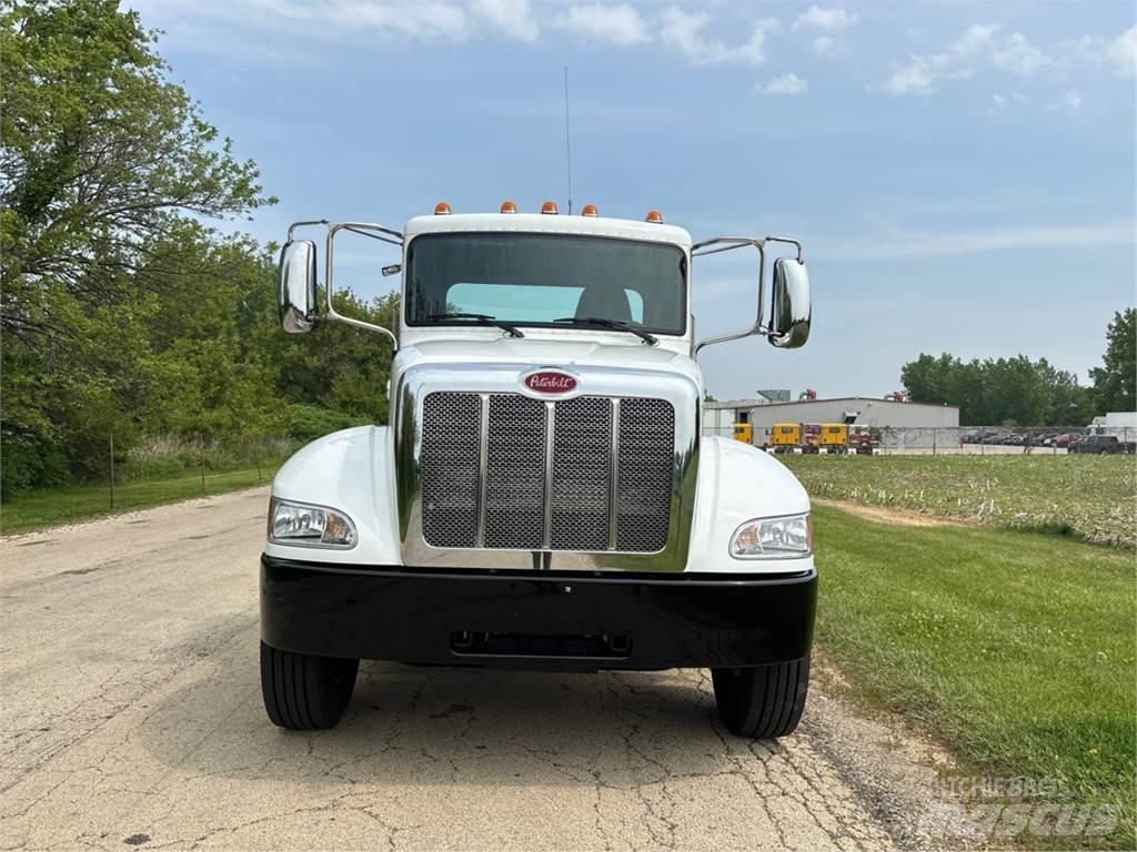 Peterbilt 337 キャブ付きシャーシ