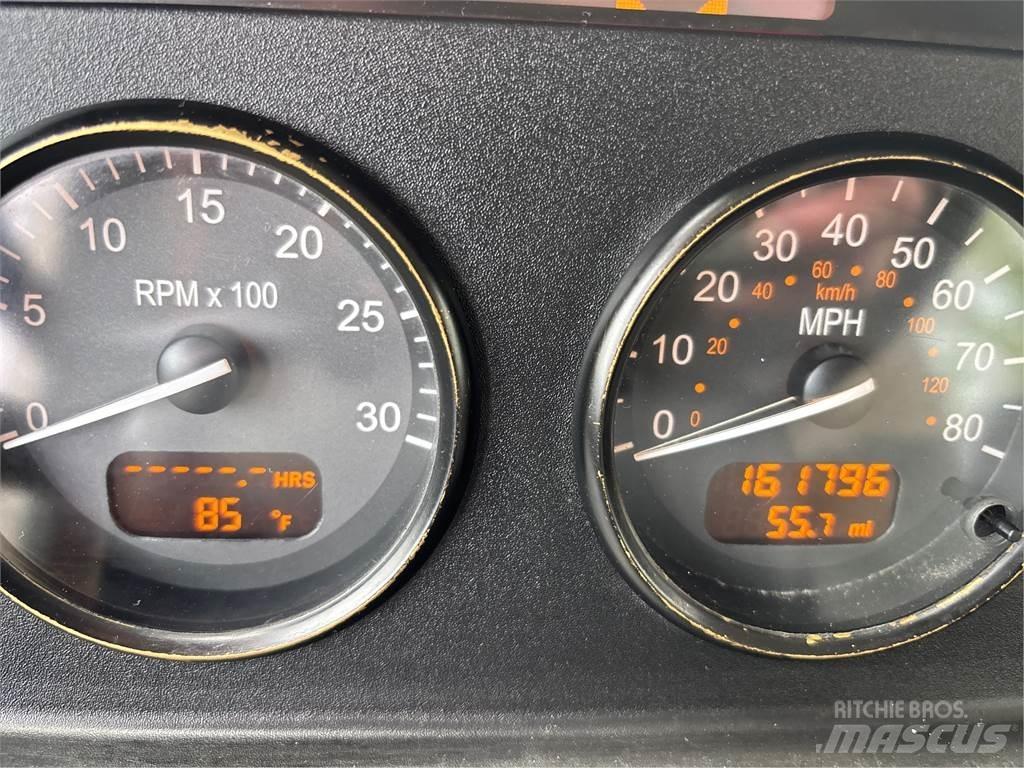 Peterbilt 337 キャブ付きシャーシ