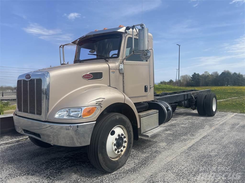 Peterbilt 337 キャブ付きシャーシ