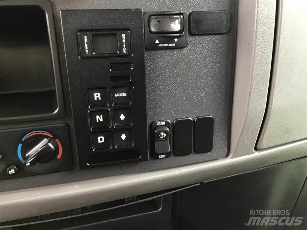 Peterbilt 337 キャブ付きシャーシ