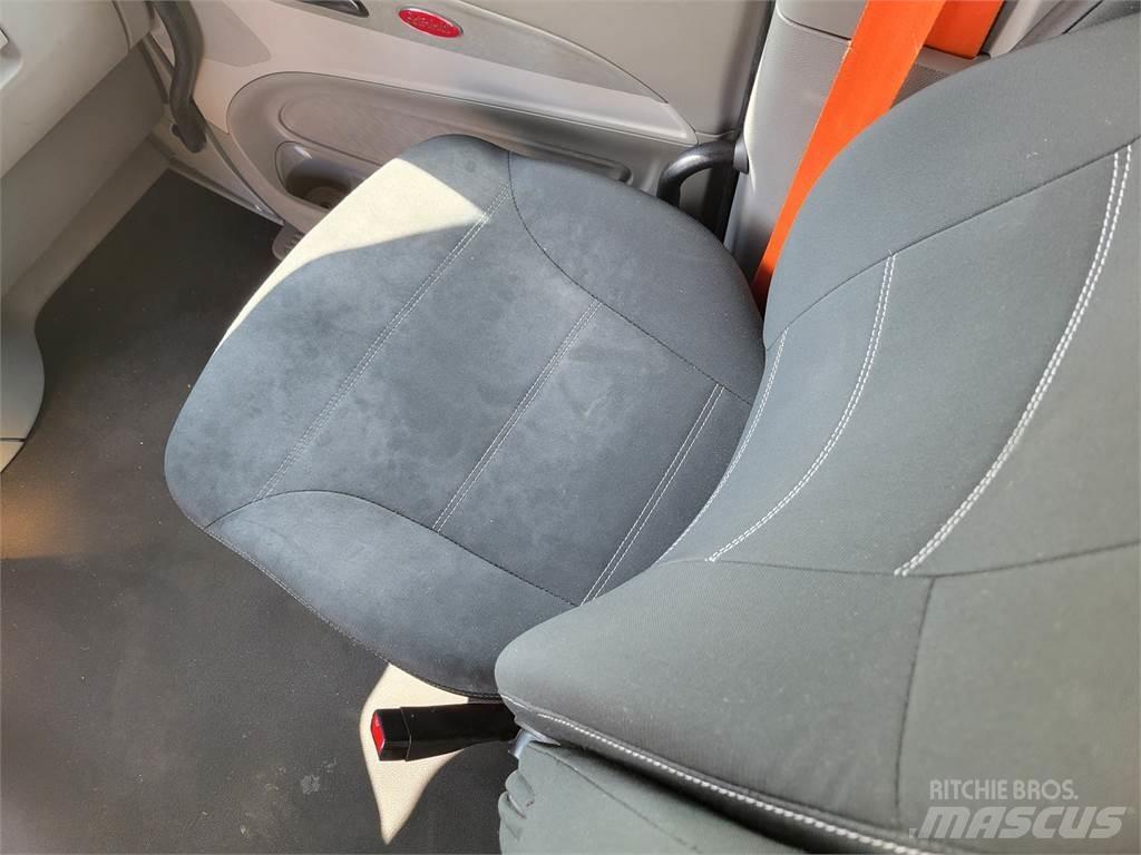 Peterbilt 579 中古トラクターヘッド | トレーラーヘッド