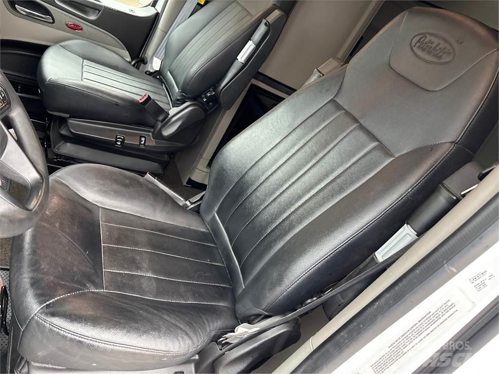 Peterbilt 579 中古トラクターヘッド | トレーラーヘッド