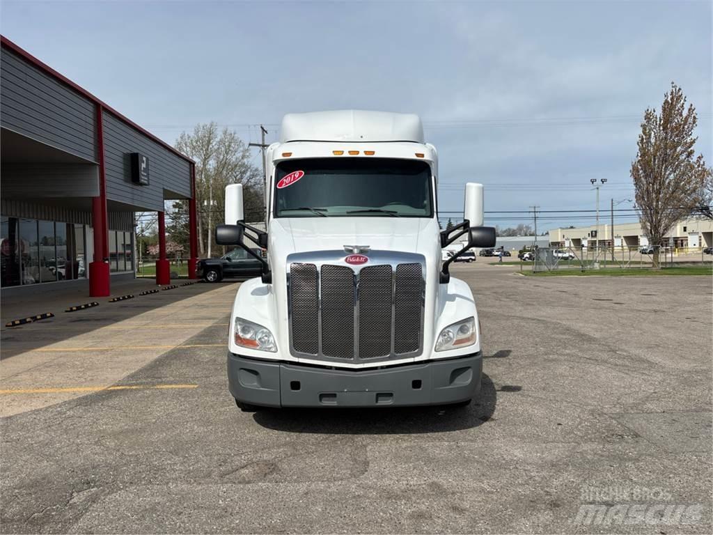 Peterbilt 579 中古トラクターヘッド | トレーラーヘッド