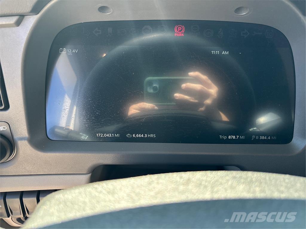 Peterbilt 579 中古トラクターヘッド | トレーラーヘッド