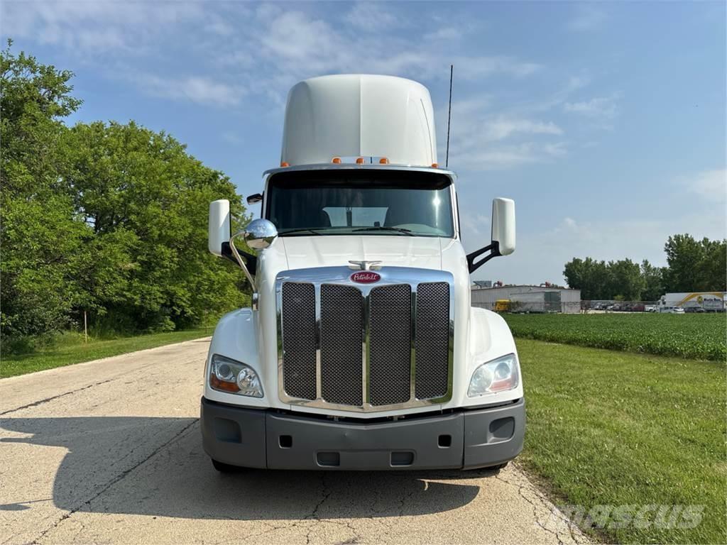 Peterbilt 579 中古トラクターヘッド | トレーラーヘッド