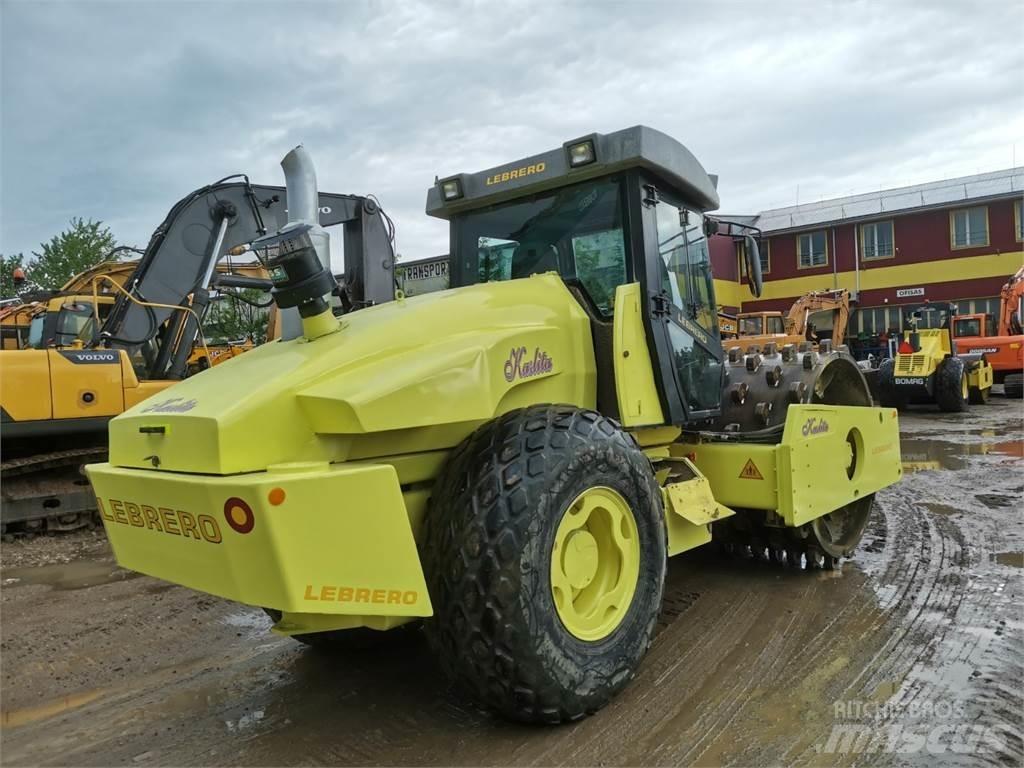Bomag LEBREDO X 6 振動ローラ
