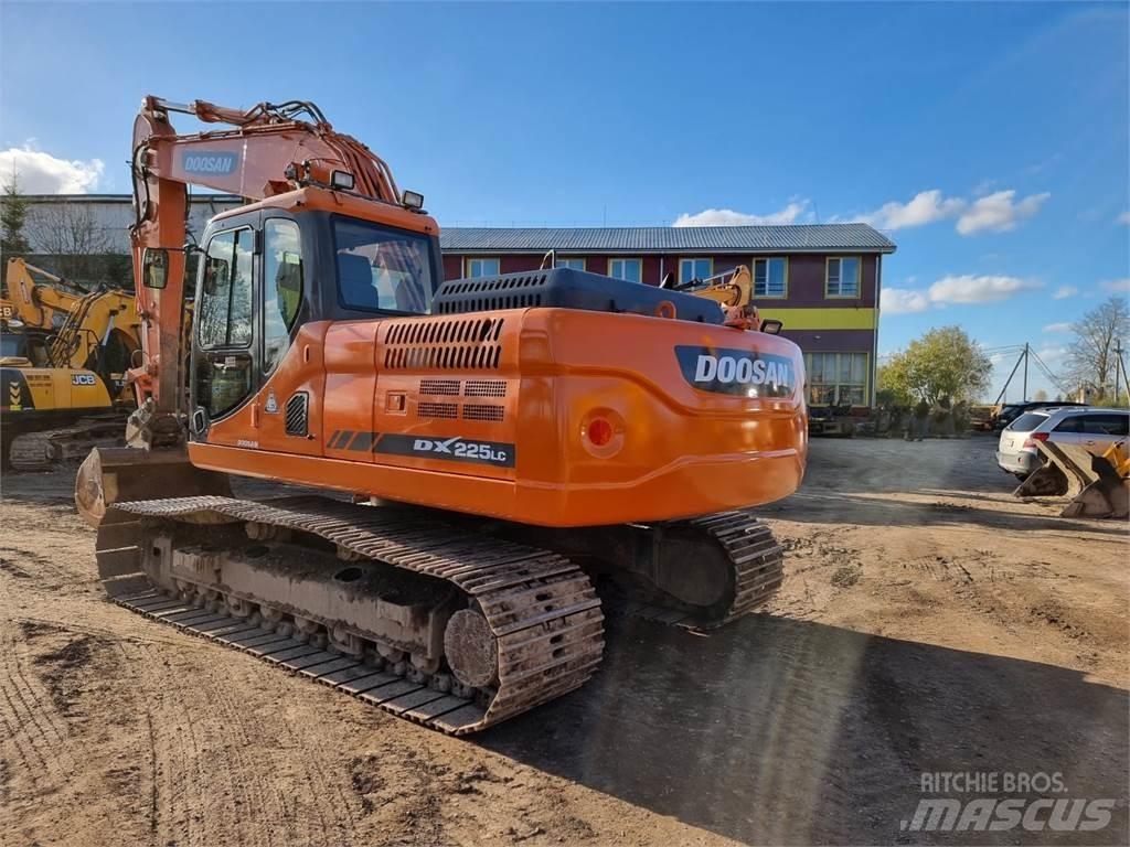 Doosan DX 225LC-3 大型油圧ショベル12t以上（パワーショベル・ユンボ）