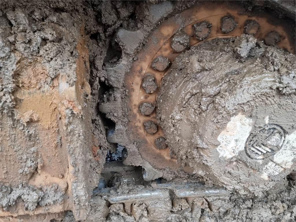 JCB JS220LC (PLUS) 大型油圧ショベル12t以上（パワーショベル・ユンボ）