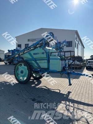 Berthoud Racer 3200/18 牽引型スプレイヤー