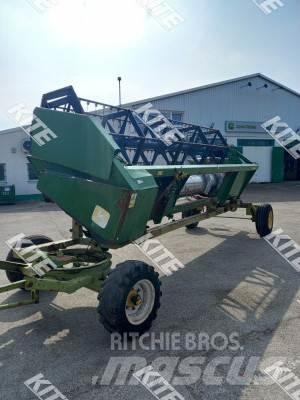 John Deere 2256 2WD コンバイン