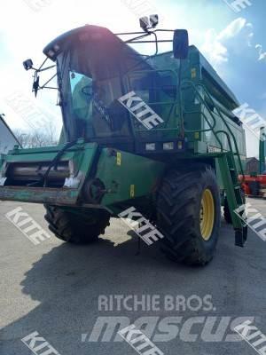 John Deere 2256 2WD コンバイン