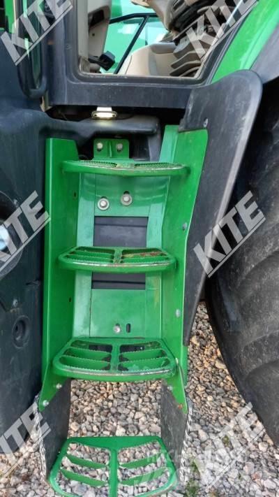 John Deere 6215R トラクター