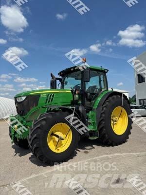 John Deere 6215R トラクター