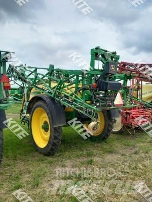 John Deere 732 牽引型スプレイヤー
