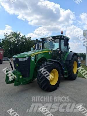 John Deere 8270R トラクター