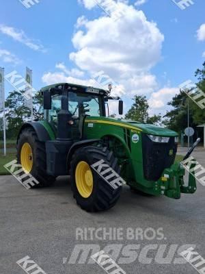 John Deere 8270R トラクター