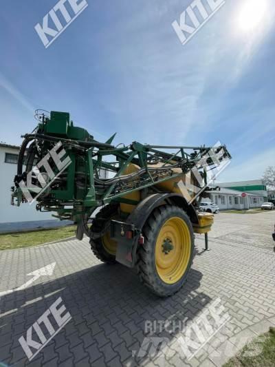 John Deere 832/18i 牽引型スプレイヤー