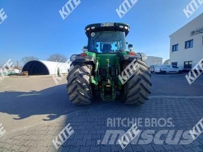 John Deere 8335R トラクター