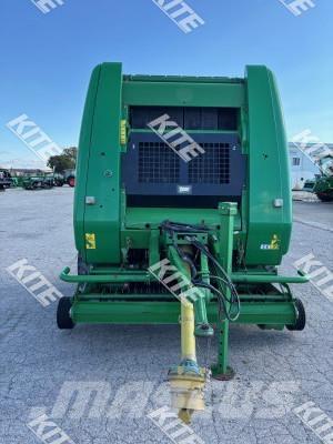 John Deere 854 ラウンドベーラー