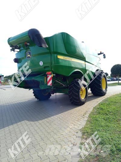 John Deere S690 コンバイン