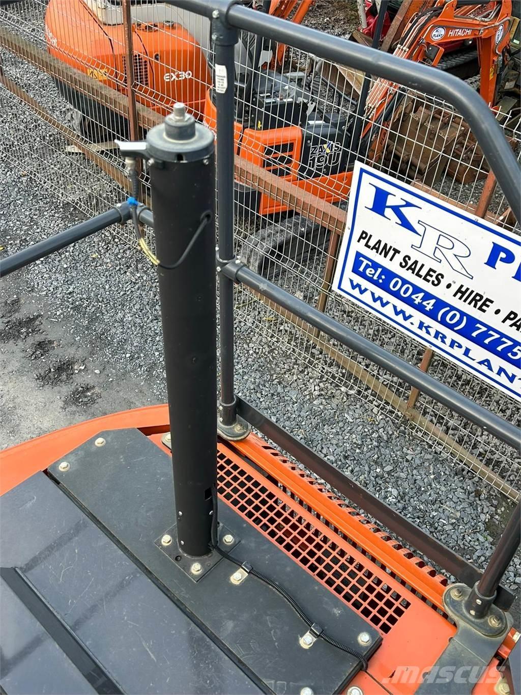 Hitachi ZX130LCN-6 大型油圧ショベル12t以上（パワーショベル・ユンボ）