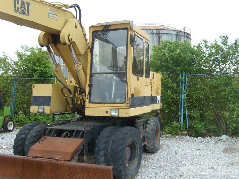 CAT 206 BFT ホイール式油圧ショベル（パワーショベル・ユンボ・バックホー）