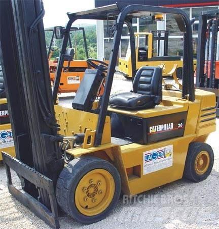 CAT G30S-2 LPGフォークリフト