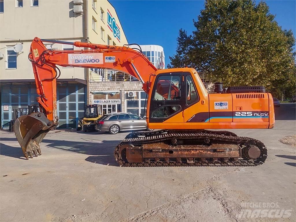 Doosan SOLAR 225NLC-V 大型油圧ショベル12t以上（パワーショベル・ユンボ）