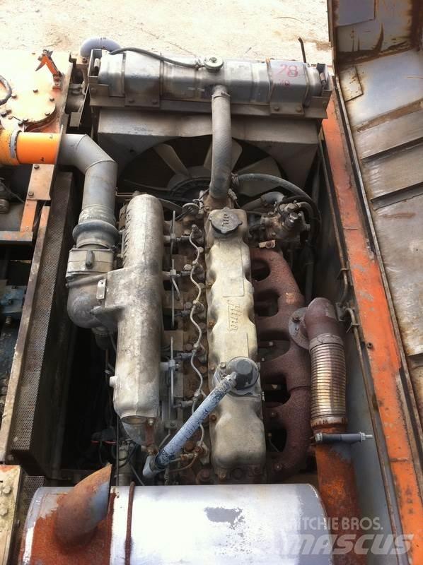 Hitachi UH 103 大型油圧ショベル12t以上（パワーショベル・ユンボ）