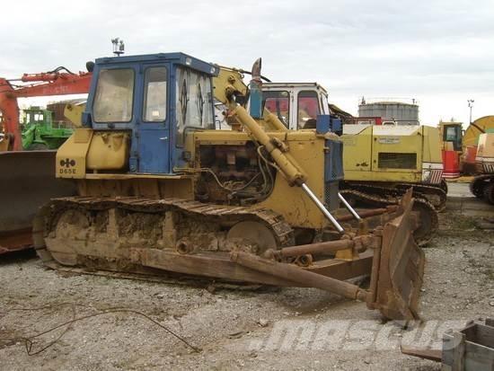 Komatsu D65E-8 ブルドーザー