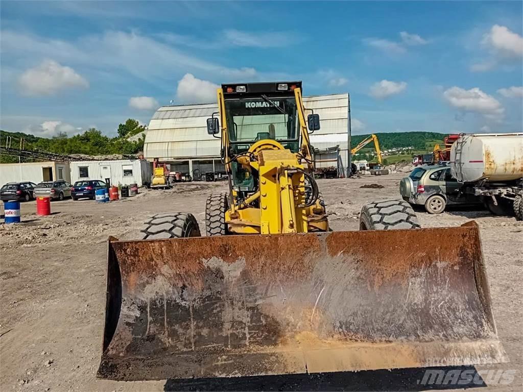 Komatsu GD655-3A モーターグレーダー