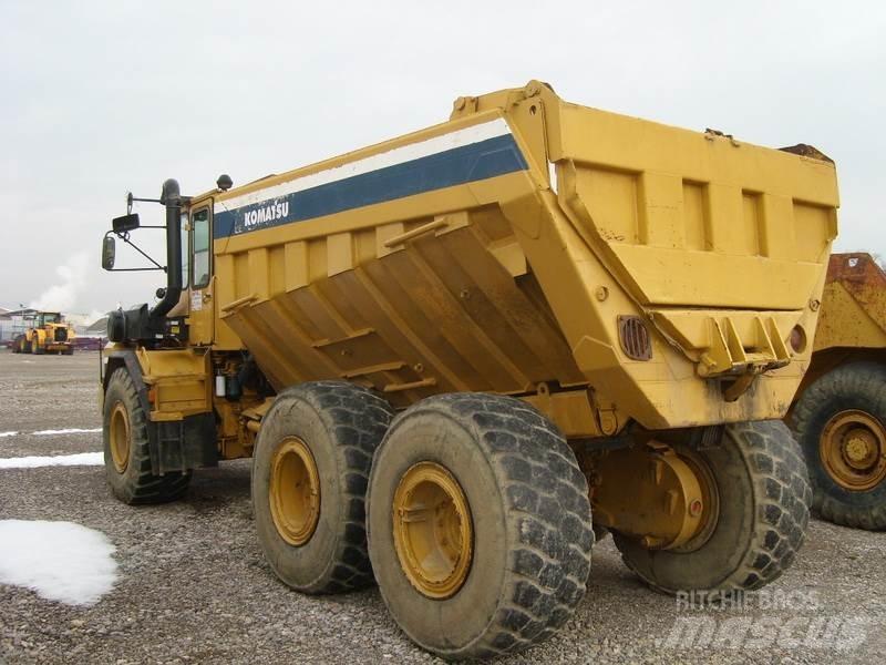 Komatsu HA270-3 アーティキュレート式ダンプトラック