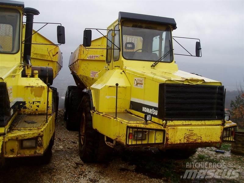 Komatsu HA270-3 アーティキュレート式ダンプトラック