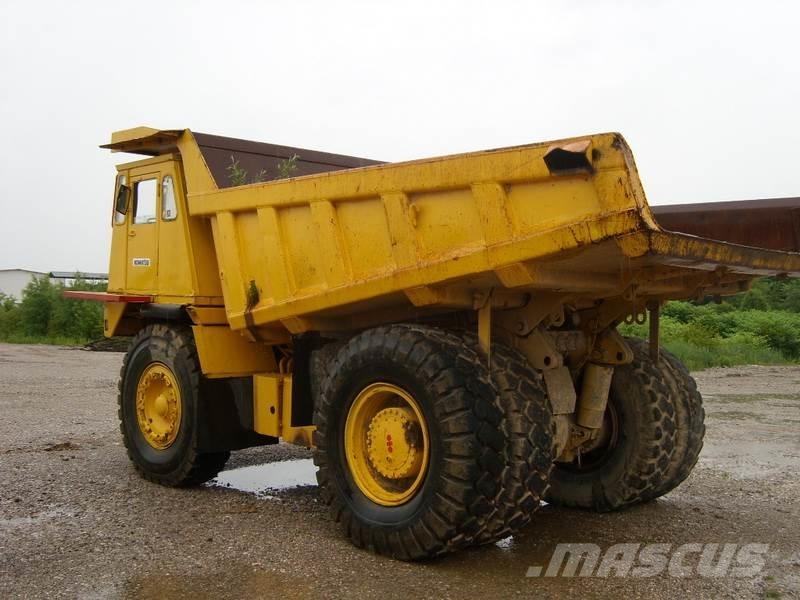 Komatsu HD325-5 サイト　ダンプ