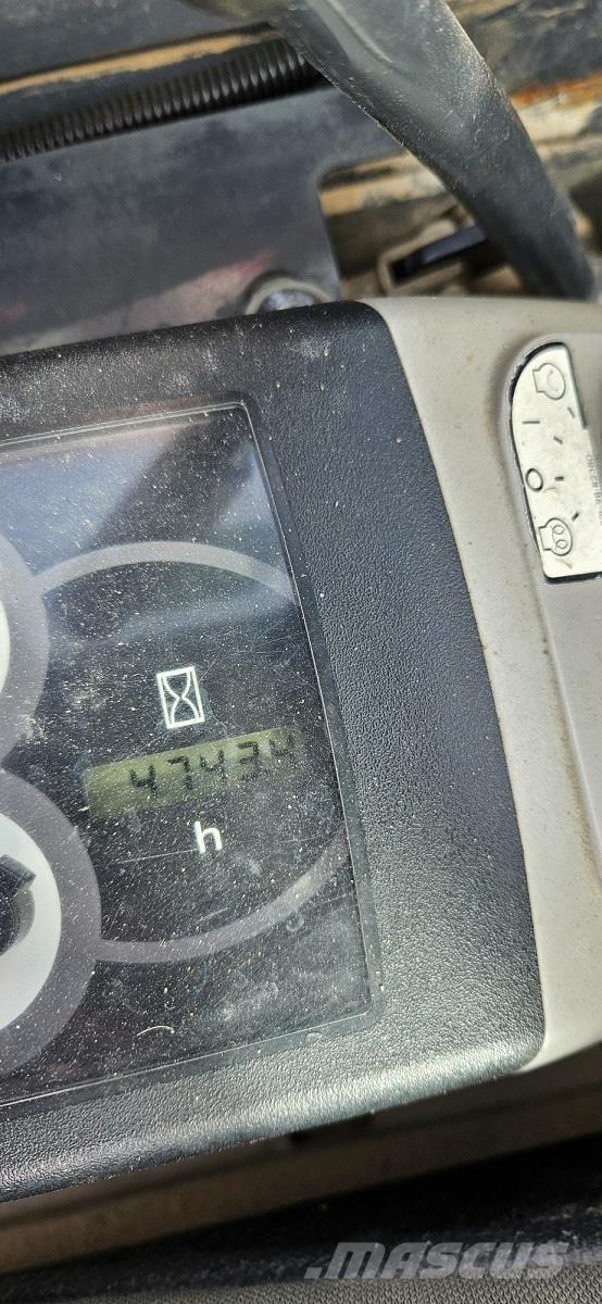 Komatsu PC26MR-3 ミニ油圧ショベル 7t以下（ミニユンボ・ミニディガー）