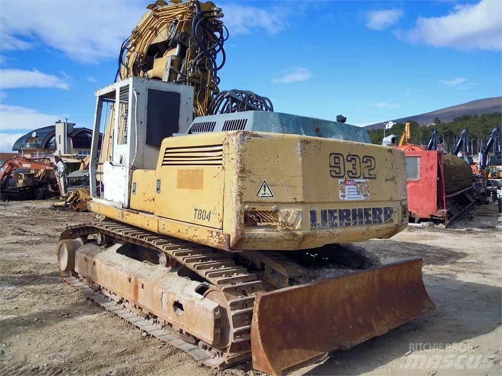 Liebherr R932 T 大型油圧ショベル12t以上（パワーショベル・ユンボ）