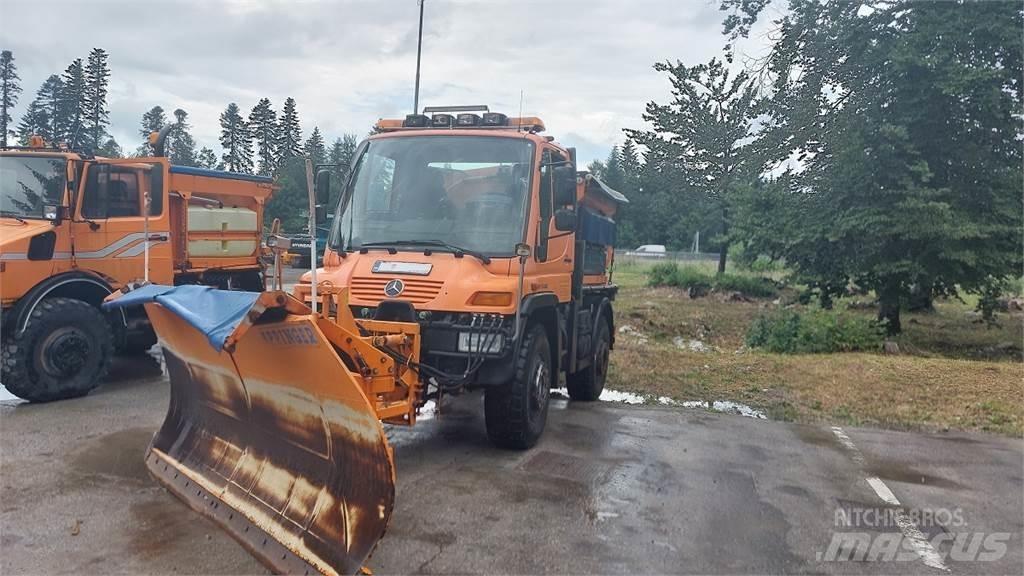 Mercedes-Benz Unimog U400 多目的／汎用車両