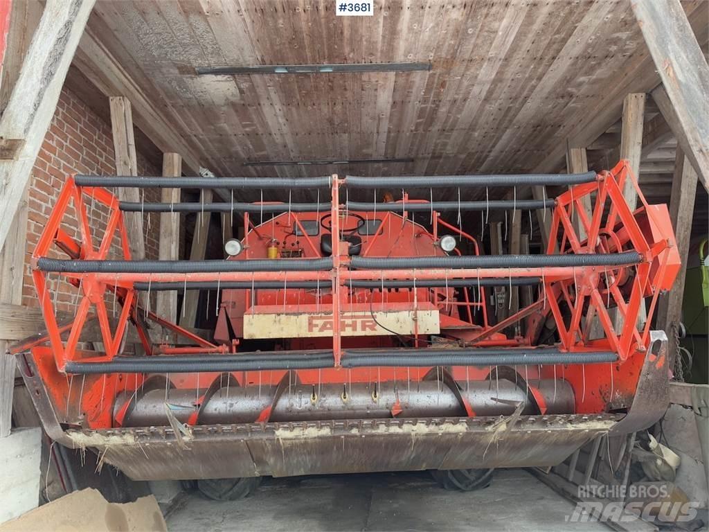 Deutz Fahr M900 コンバイン