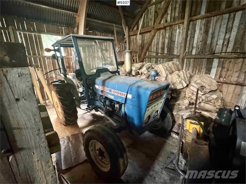 Ford 3000 トラクター
