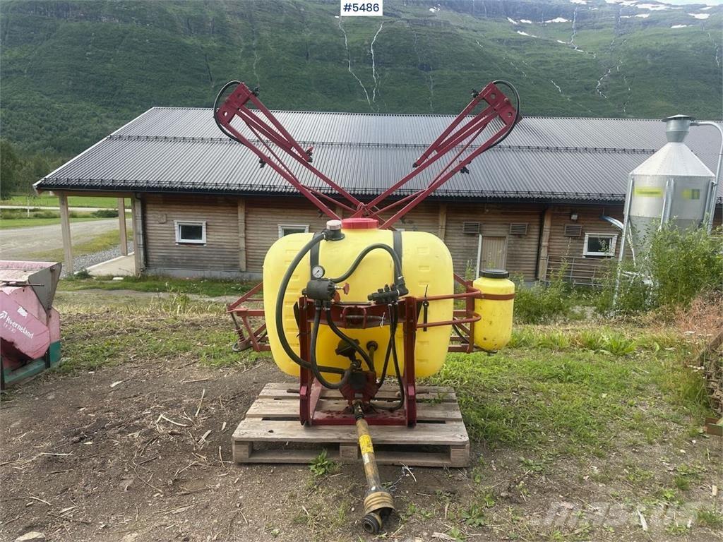 Hardi 400 牽引型スプレイヤー