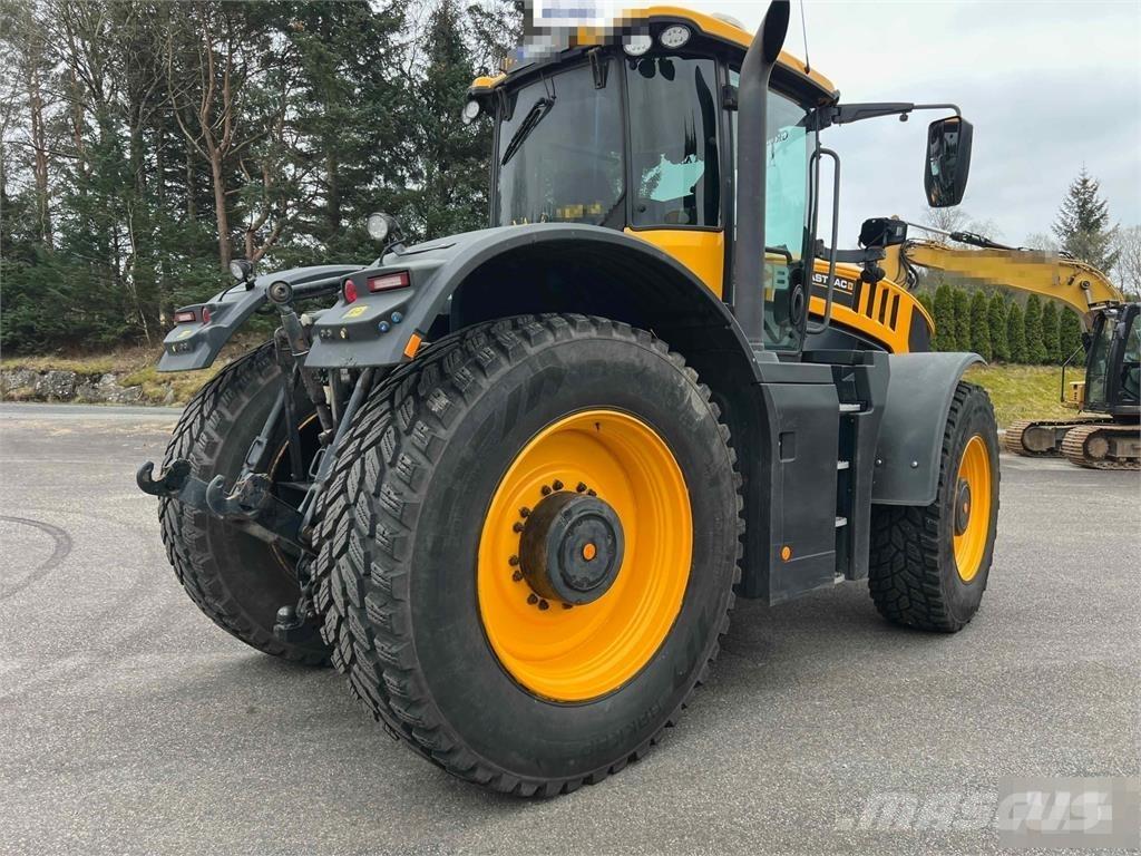 JCB Fastrac 8330 トラクター