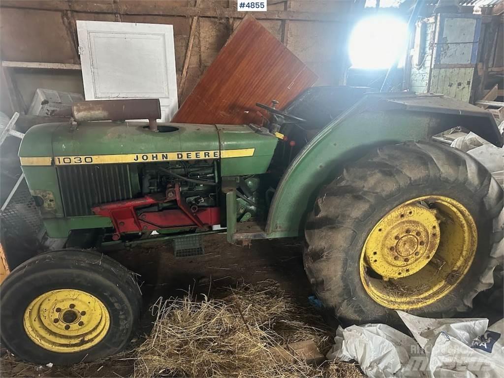 John Deere 1030 トラクター
