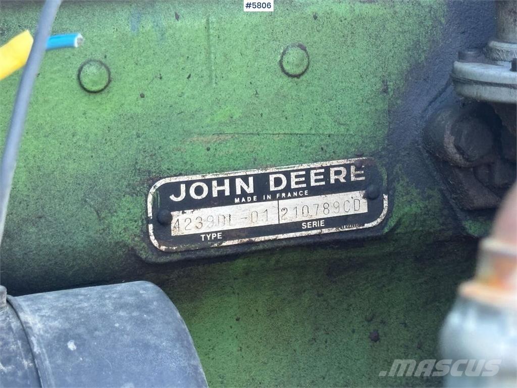 John Deere 2130 トラクター