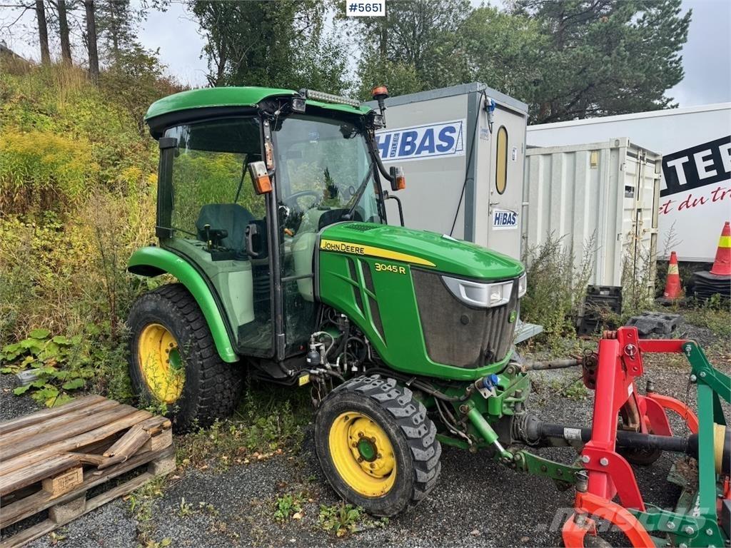 John Deere 3045R トラクター
