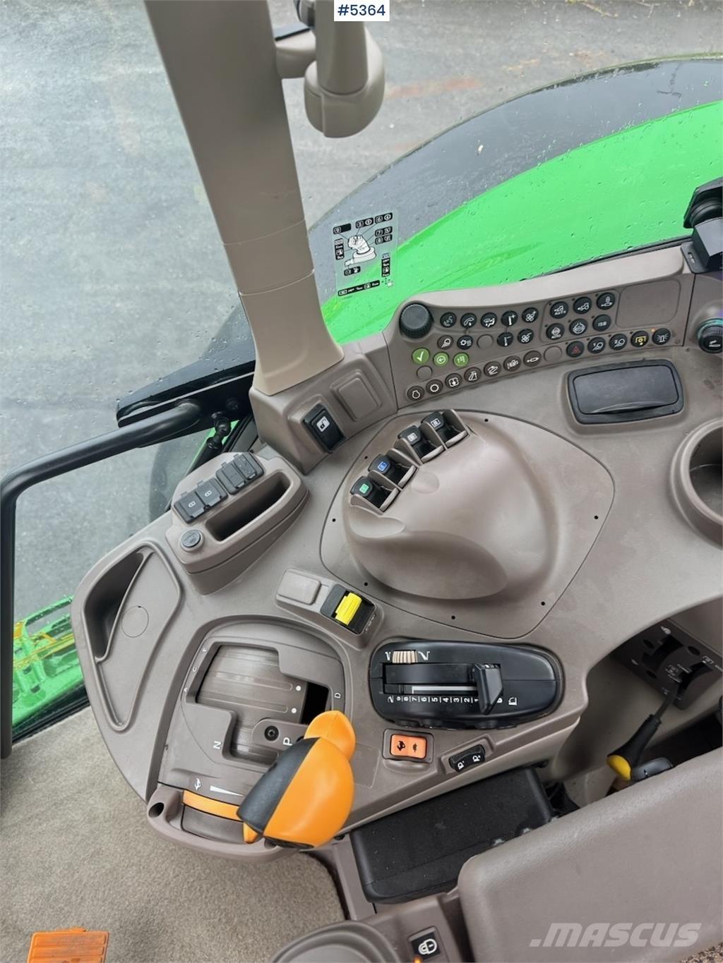 John Deere 6155M トラクター