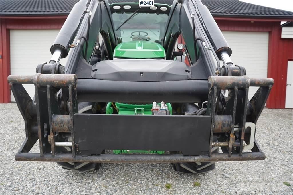 John Deere 6215R トラクター