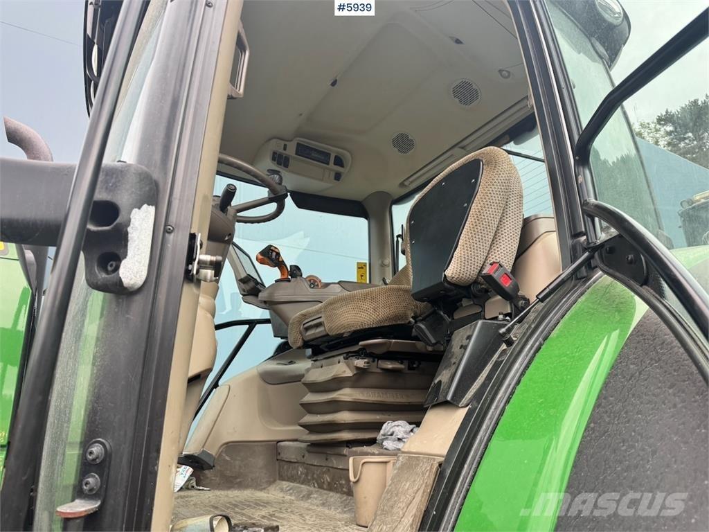 John Deere 6215R トラクター