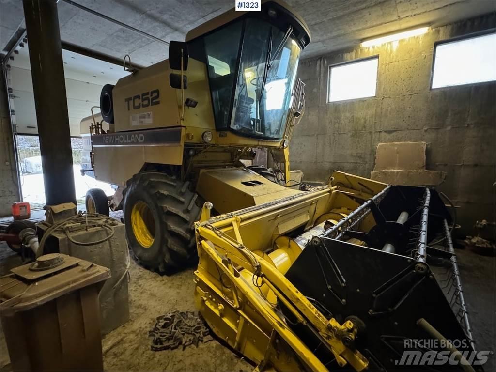 New Holland TC52 コンバイン