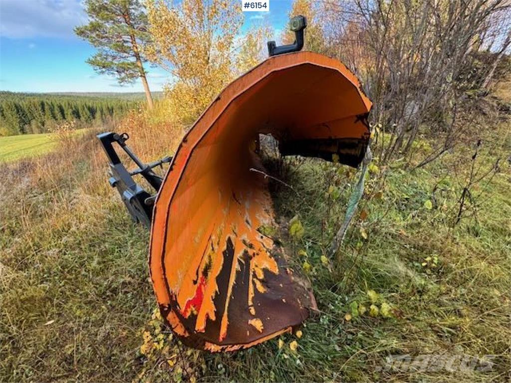  Øveraasen D2285 B スノーブレードとプラウ